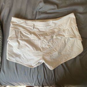 white lulu speed up short 2.5